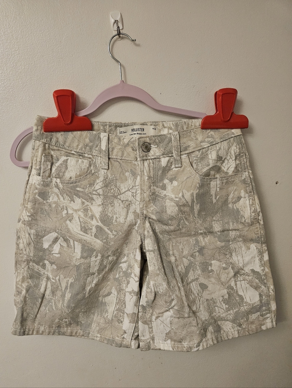 Hollister NWOT Beige & White Camo Low Rise Baggy Shorts/Jorts